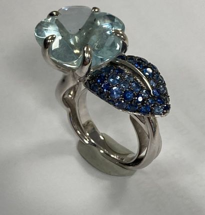 CHANEL Paris
Bague camélia en or gris (750)...