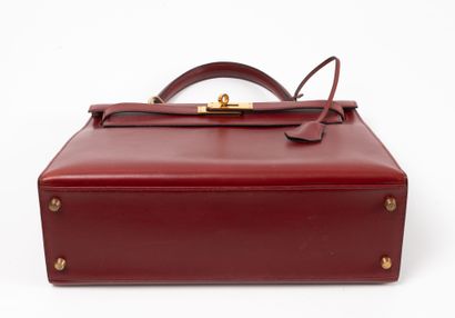 HERMES, Paris 
Sac Kelly en sellier 32 cm...
