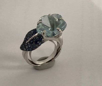 CHANEL Paris
Bague camélia en or gris (750)...