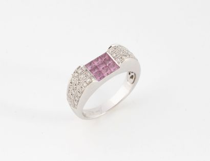 Bague en or gris (750) de trois rangs de...