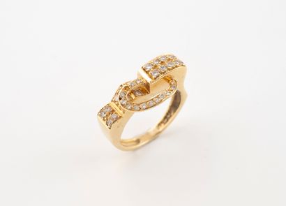 Bague en or jaune (750) partiellement pavée...