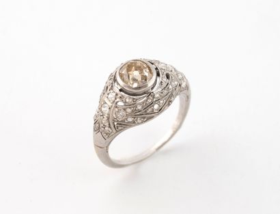 Small dome-shaped ring in platinum (850)...