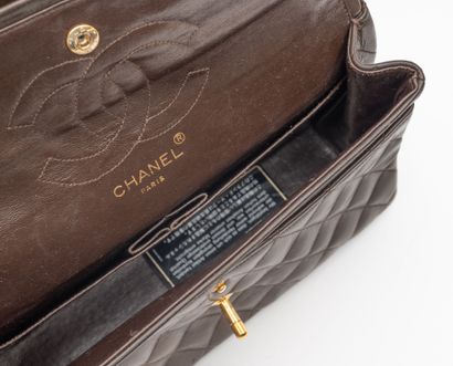 CHANEL, Paris
Sac classique à double rabat...