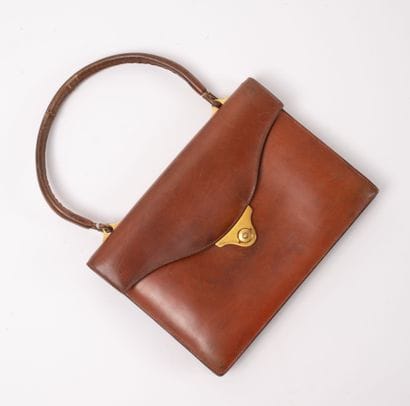 HERMES 
Sac à main en cuir box marron de...