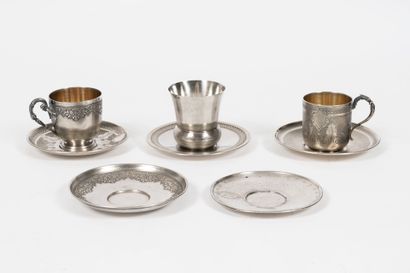 Lot en argent (950) comprenant : 
- tasse...