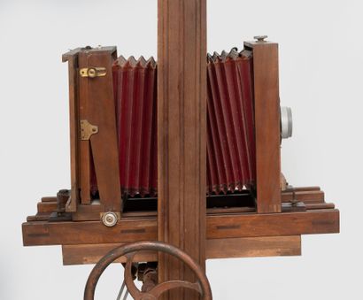 GILLES-FALLER
Large wooden 