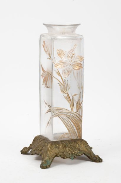 Antoine Louis DAMON
Vase de section carrée...