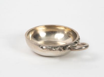 Un tastevin en argent (950) uni à anse de...