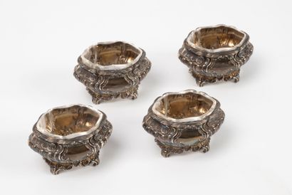 Quatre salerons quadripodes en argent (950)...