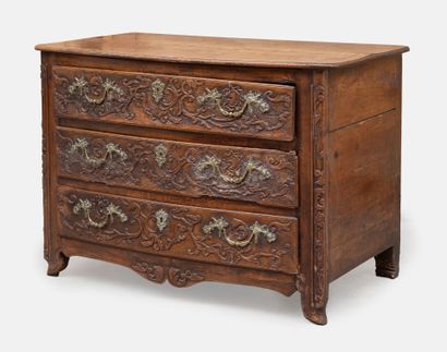 FRANCE, XVIIIème siècle
Moulded walnut chest...