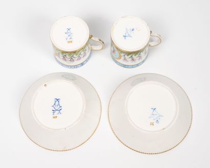 SEVRES
Paire de gobelets litron et leurs...