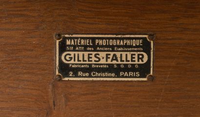 GILLES-FALLER
Large wooden 