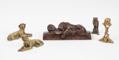 Cinq sujets :
- Deux chiens couchés
7.5 x...