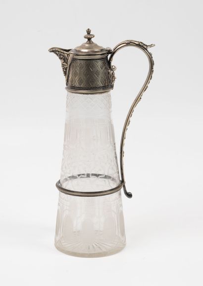 Carafe en verre à monture en métal argenté...