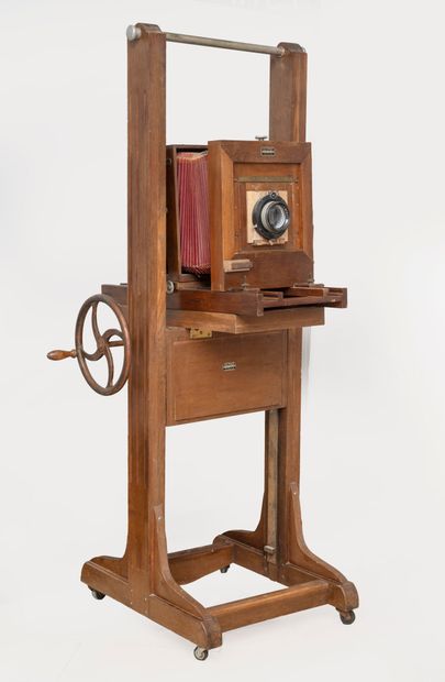 GILLES-FALLER
Large wooden 
