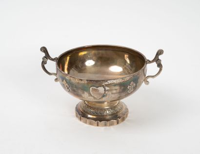 Coupe de mariage sur piédouche en argent...