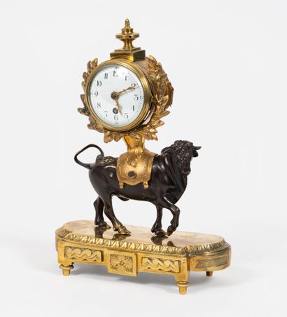 Bull clock in gilt bronze or black patina.
Louis...
