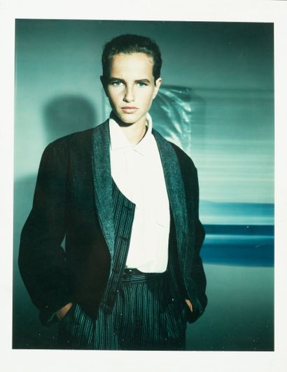 Paolo ROVERSI (1947)
Isabelle Pasco, in gray...