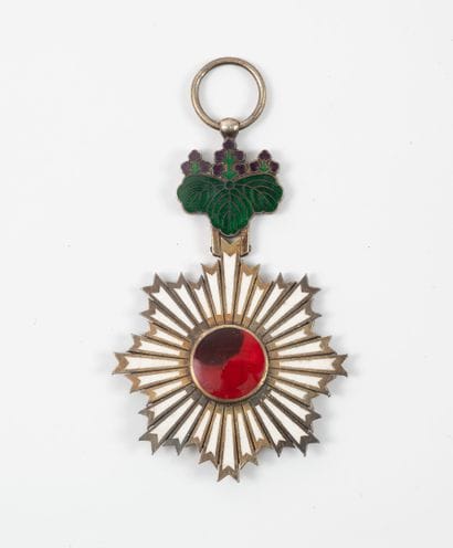 JAPON
Order of the Rising Sun (1875).
Silver...
