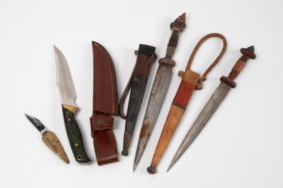 Three hunting knives and a penknife:
- a...