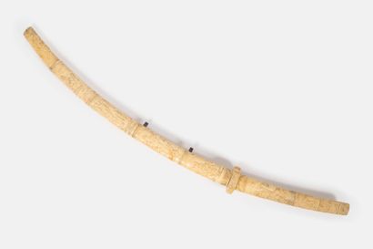 JAPON, vers 1880-1900
Katana.
Engraved bone...