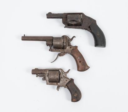 Lot of three small revolvers:
- one LEFAUCHEUX...