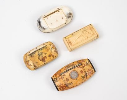 Four rectangular or oblong snuffboxes :
-...