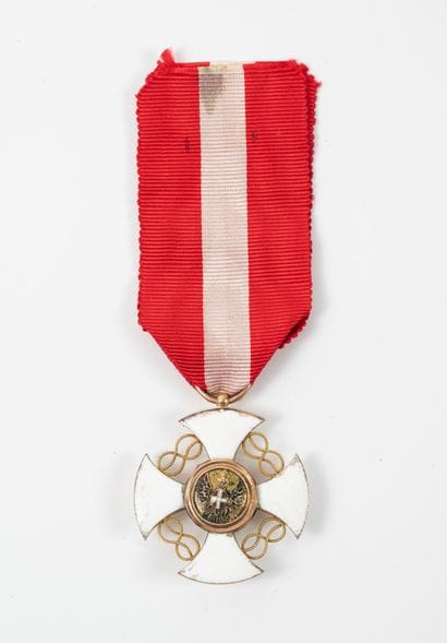 ITALIE
Order of the Crown.
Cross in yellow...