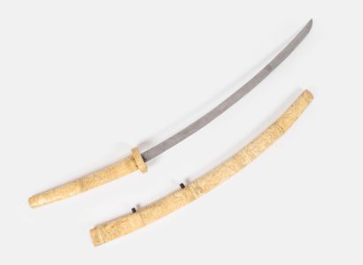 JAPON, vers 1880-1900
Katana.
Engraved bone...