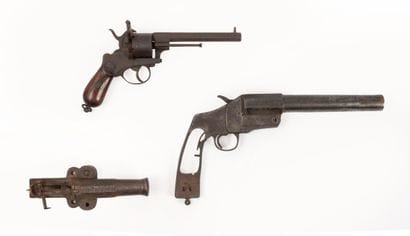 Three pieces: 
- a steel revolver.
Lefaucheux-type...