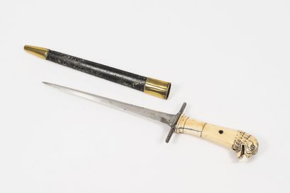 Composite marine (?) dagger.
Multi-part handle...