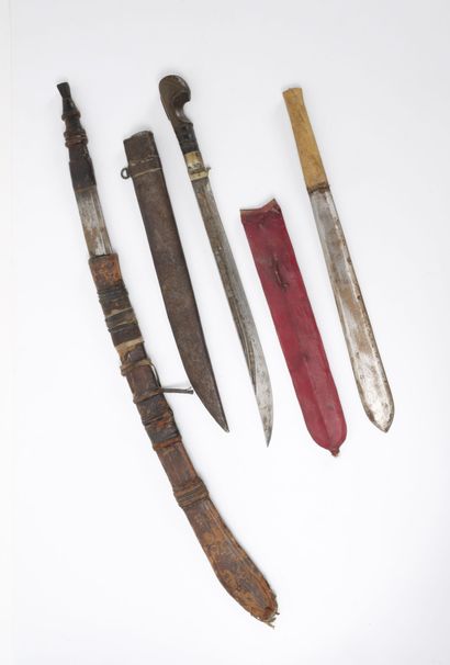 Yatagan-type saber (composite)
Handle with...