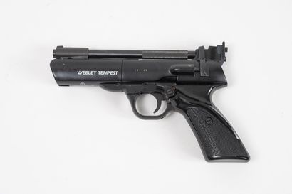 3 air pistols :
- ANGLETERRE, WEBLEY & SCOTT
Tempest...