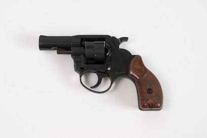 4 gas or blank alarm revolvers, patinated...