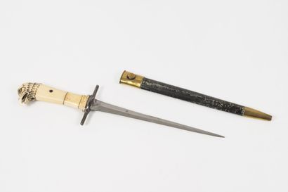 Composite marine (?) dagger.
Multi-part handle...