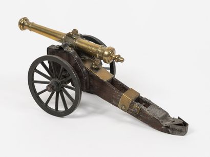 Small bronze barrel with ringed muzzle and...