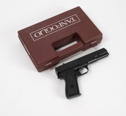 3 air pistols :
- ANGLETERRE, WEBLEY & SCOTT
Tempest...