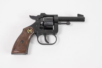 4 gas or blank alarm revolvers, patinated...