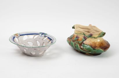 Lot comprenant :
-Une jardinière en barbotine.
15...