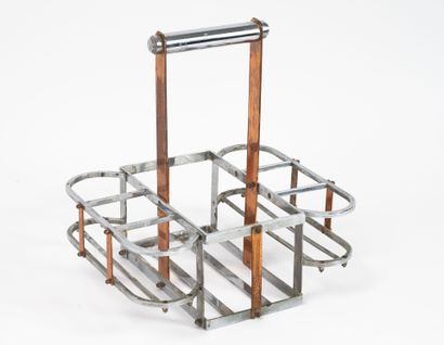 Porte-bouteilles.
En métal argenté et cuivre.
Système...