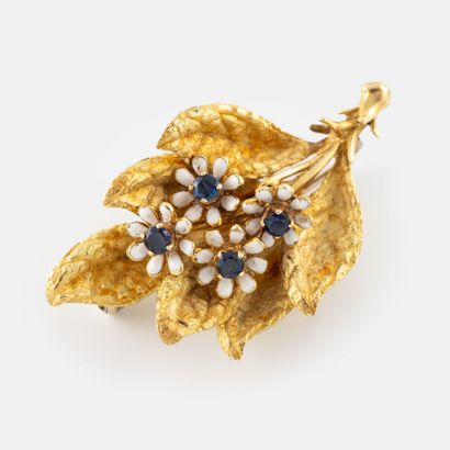 Broche en or jaune (750) à motif d'un bouquet...