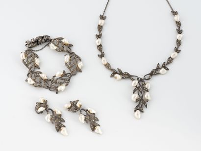 Metal set with seaweed-like scrolls punctuated...