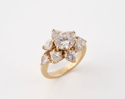 Yellow gold (750) daisy ring set with faceted...