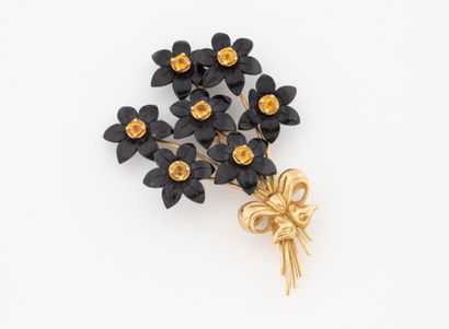 Jolie broche en or jaune (750) formant une...