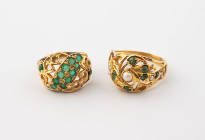 2 bagues en or jaune (750) comprenant :
-...