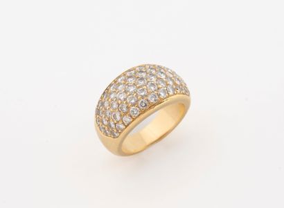 Bague jonc bombée en or jaune (750) partiellement...