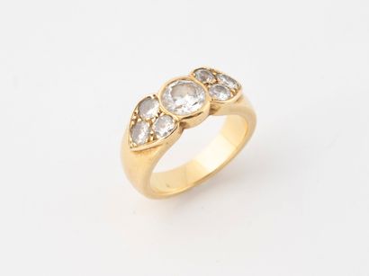 Yellow gold (750) ring centered with an old-cut...