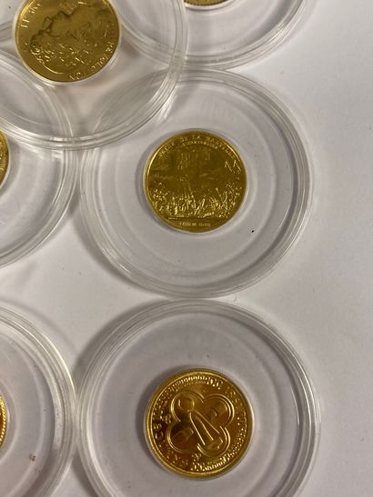 Lot of 14 medals in yellow gold (999) and...