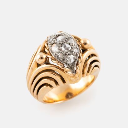 Bague en filins d'or jaune (750) et platine...