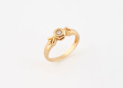 Yellow gold (750) ring, centered with a small...